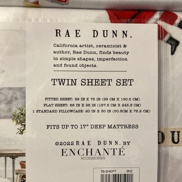 NWT Rae Dunn NORTH POLE SANTA AND MRS CLAUS TWIN CHRISTMAS SHEET SET - Picture 6 of 9
